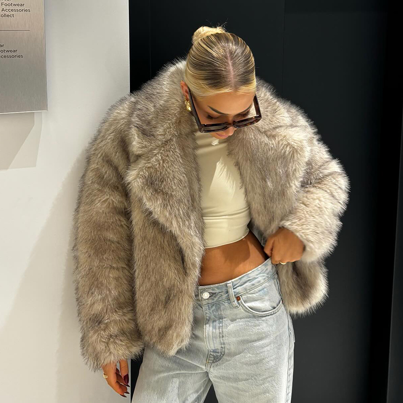 Giacca in Pelliccia Sintetica  - Women Streetwear Brand recensione e prezzo
