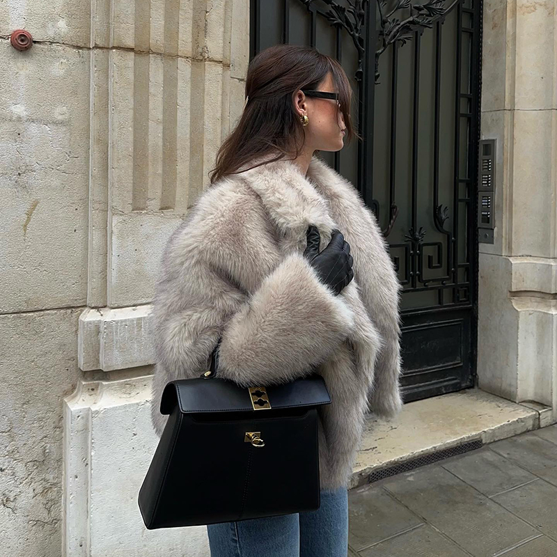 Giacca in Pelliccia Sintetica  - Women Streetwear Brand recensione e prezzo