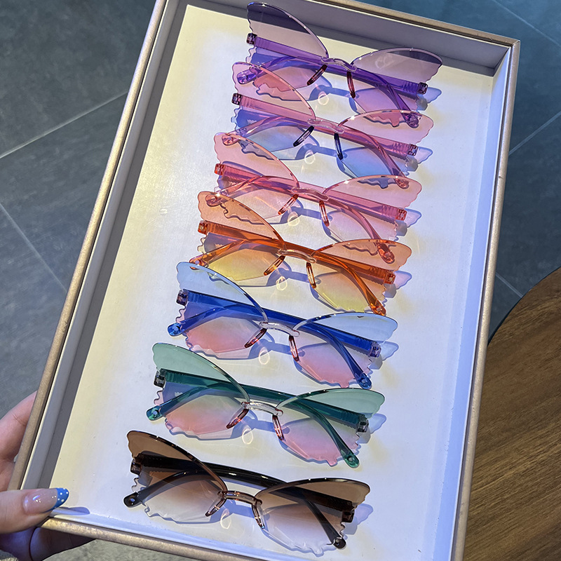 Occhiali da sole vintage a for - Streetwear Brand With Butterfly recensione e prezzo