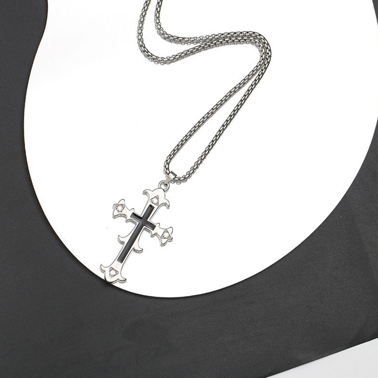 Collana con ciondolo croce Col - Chrome Hearts Ring recensione e prezzo