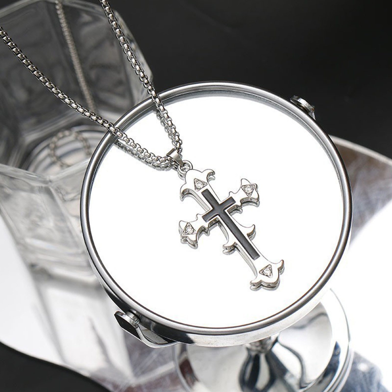 Collana con ciondolo croce Col - Chrome Hearts Ring recensione e prezzo